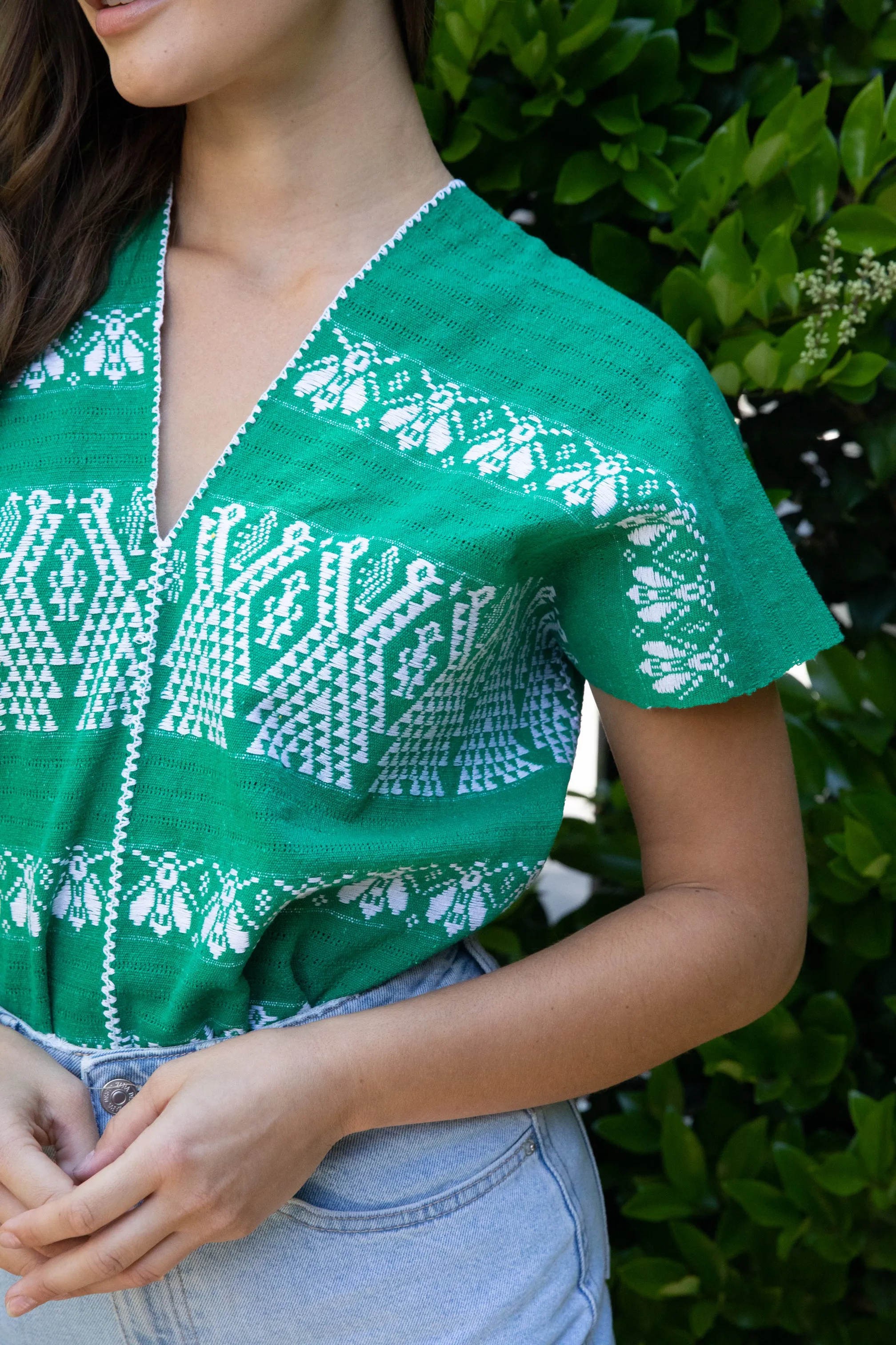 GREEN   WHITE V-NECK CROP