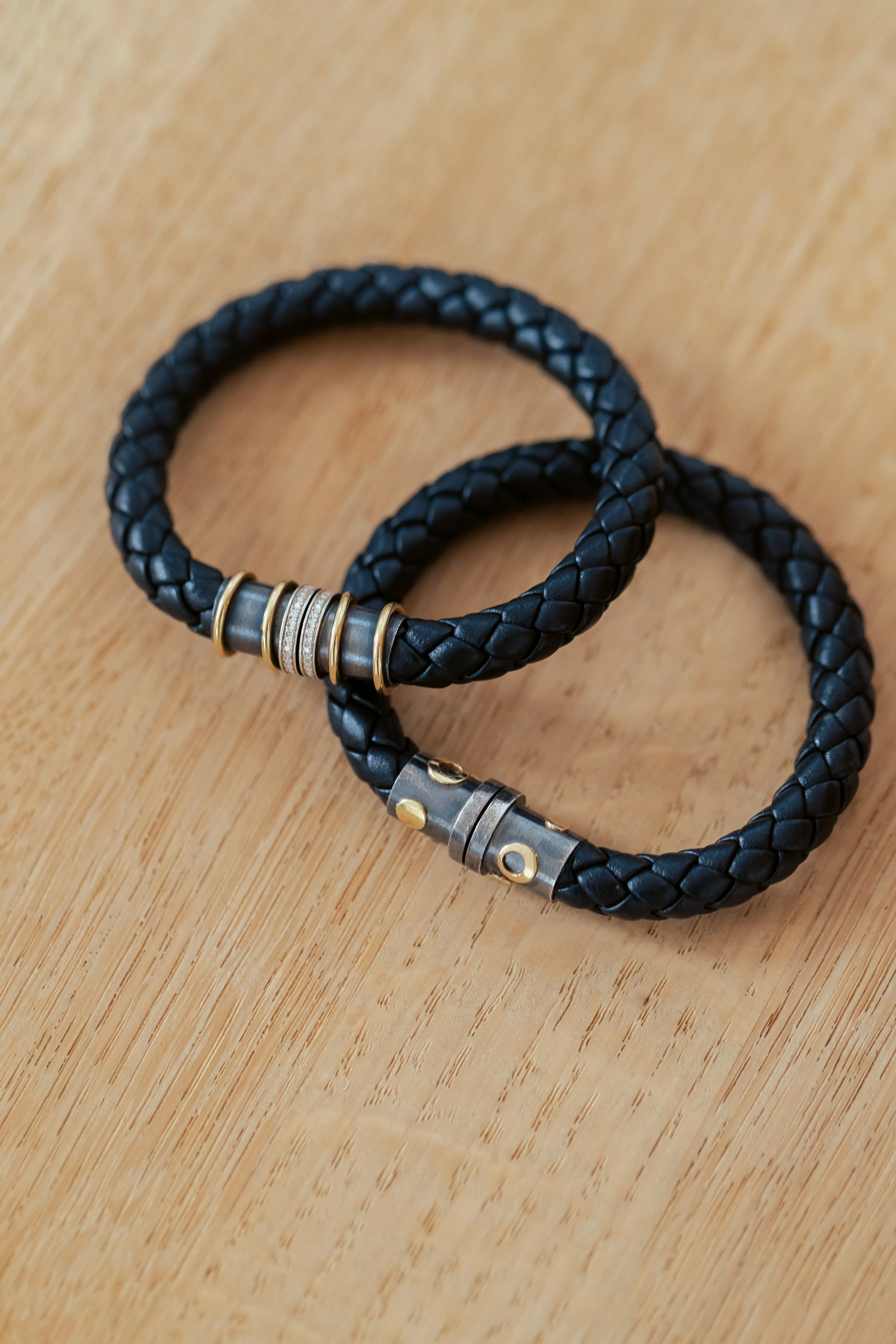 Magnet Leather Bracelet with Silver and Black Diamond Clasp