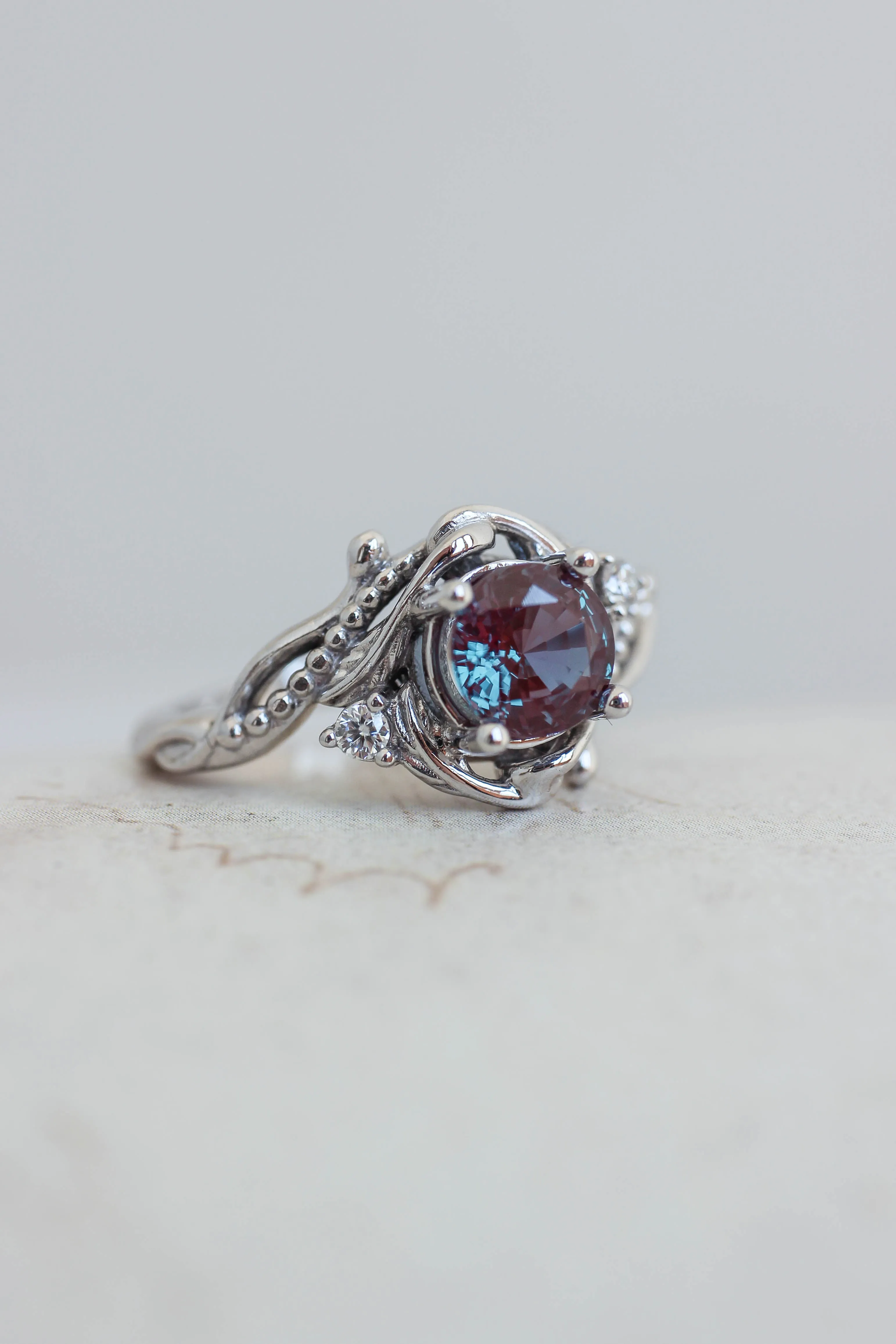 Undina | 6.5 mm round cut gemstone setting